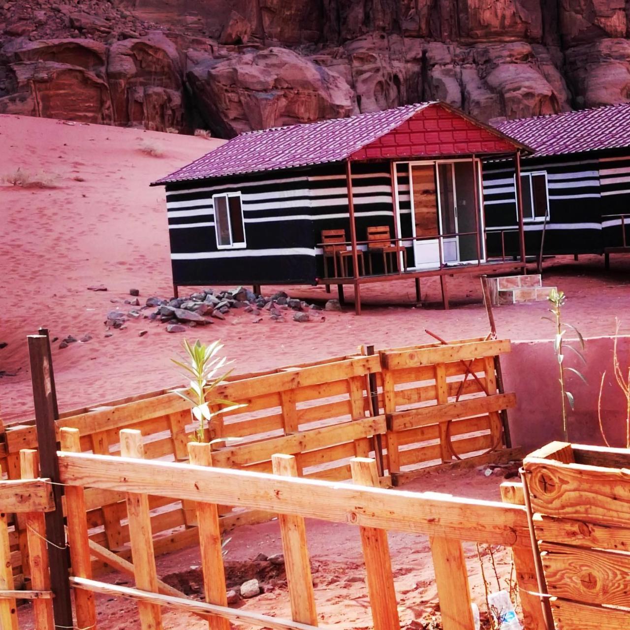 Rainbow Camp Hotel Wadi Rum Exterior photo